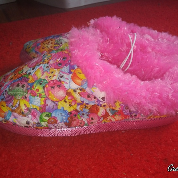 Shopkins Other - Shopkins Slippers Girls Size 13/1 ❤